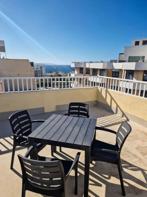 Comfy And Cosy. Leilighet San Pawl il-Baħar Eksteriør bilde